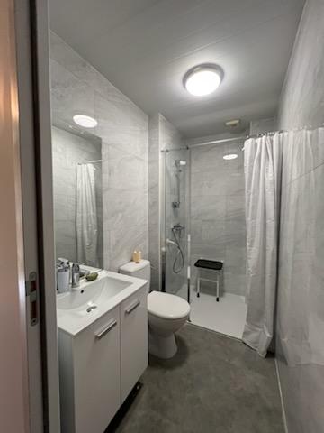 Aménagement d'une salle de bain accessible à Puceul