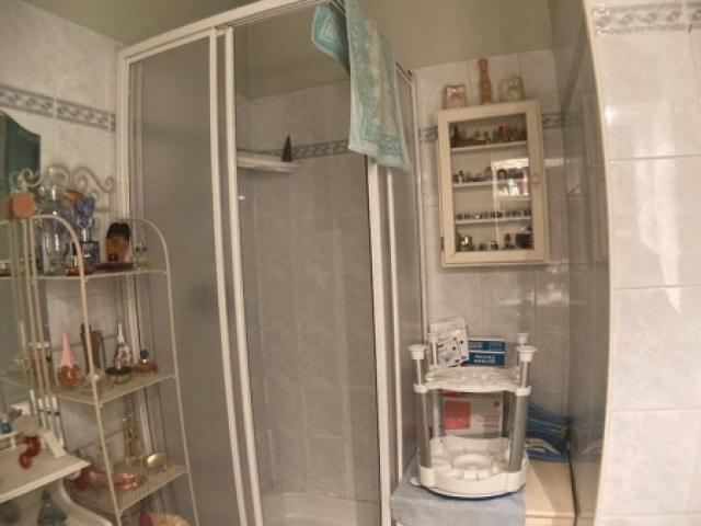 Remplacement d'une cabine de douche par une douche à l'italienne sur Rezé - Avant