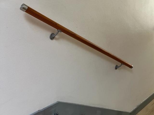 Main-courante en bois pour escalier intérieur sur Couëron