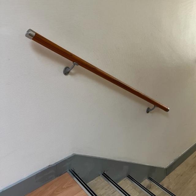 Main-courante en bois pour escalier intérieur sur Couëron